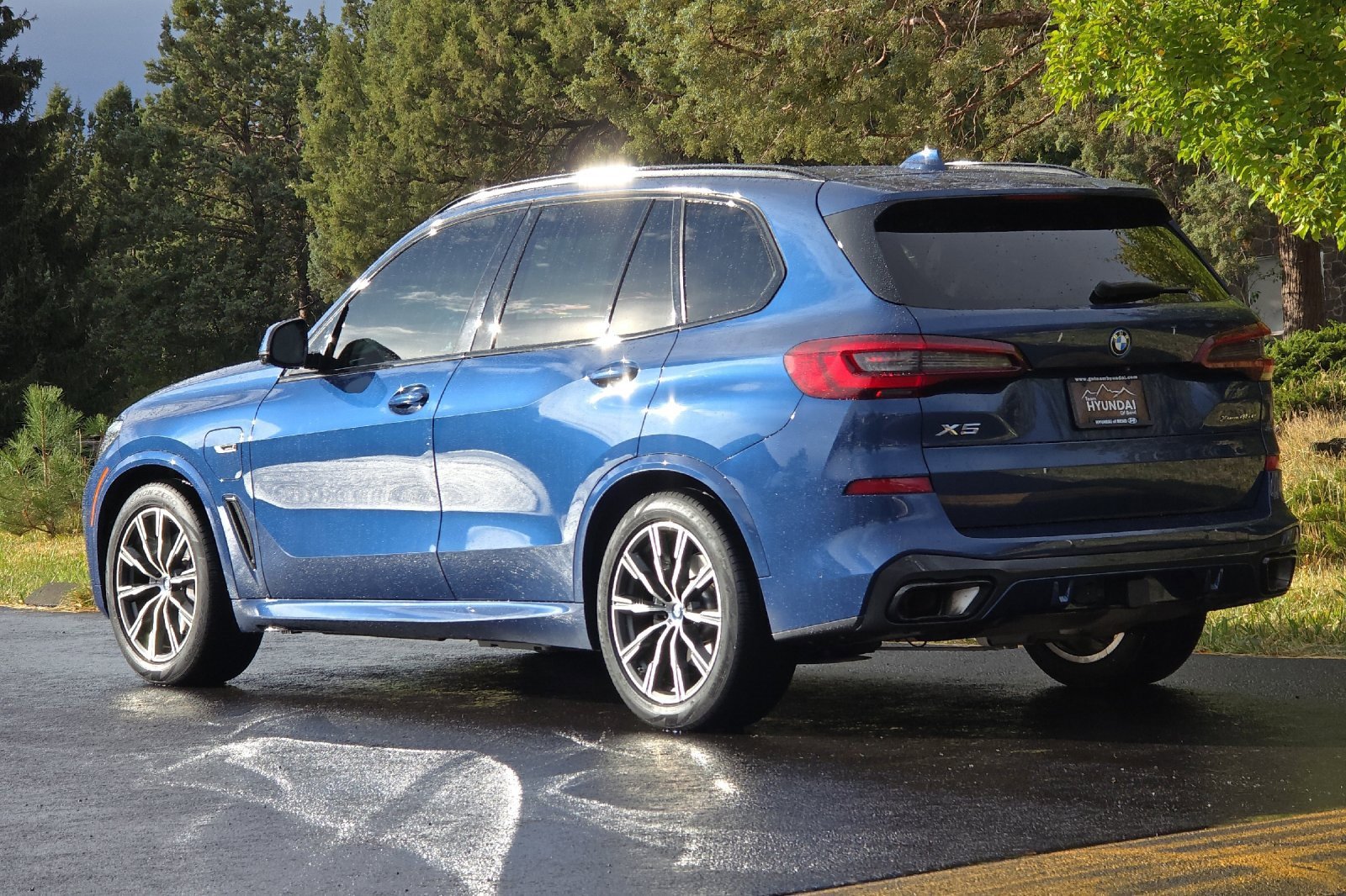 Used 2023 BMW X5 xDrive45e w/ M Sport Package image 6