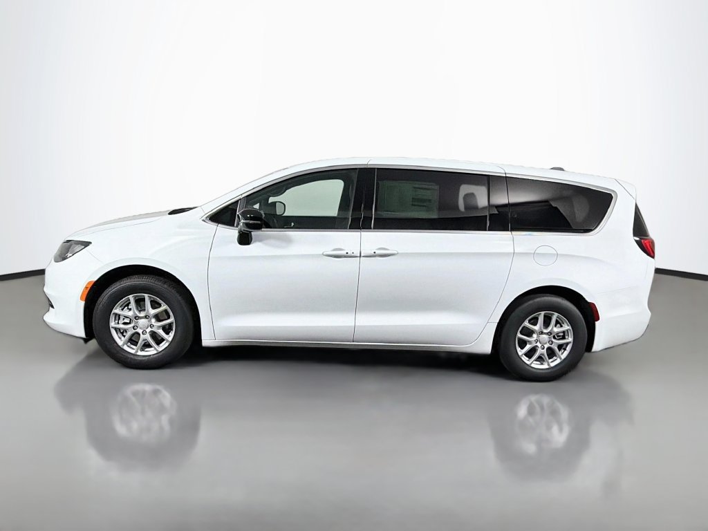 New 2027 Chrysler Pacifica LX FWD image 4