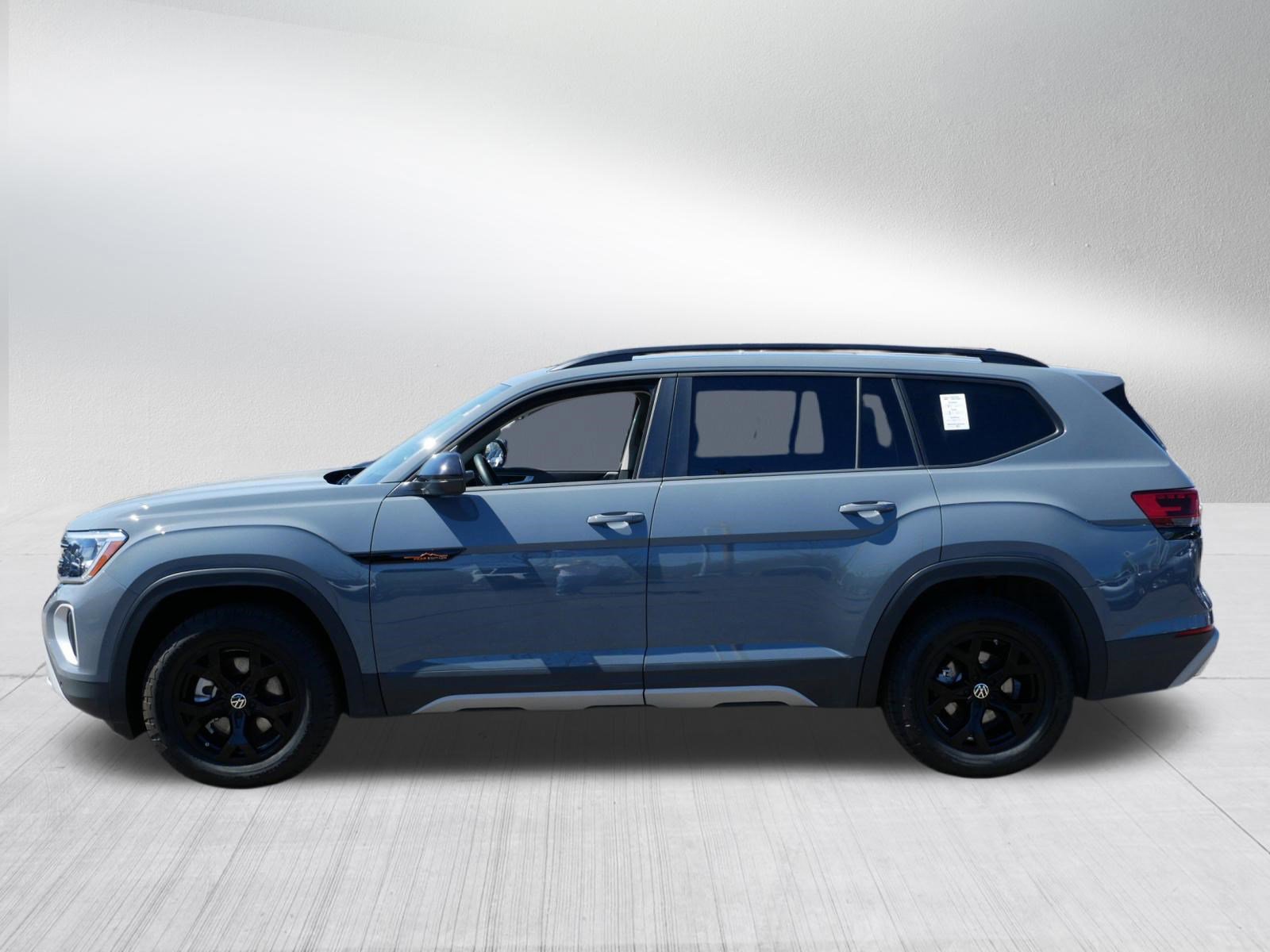 Certified 2025 Volkswagen Atlas Peak Edition SE AWD/4WD image 4