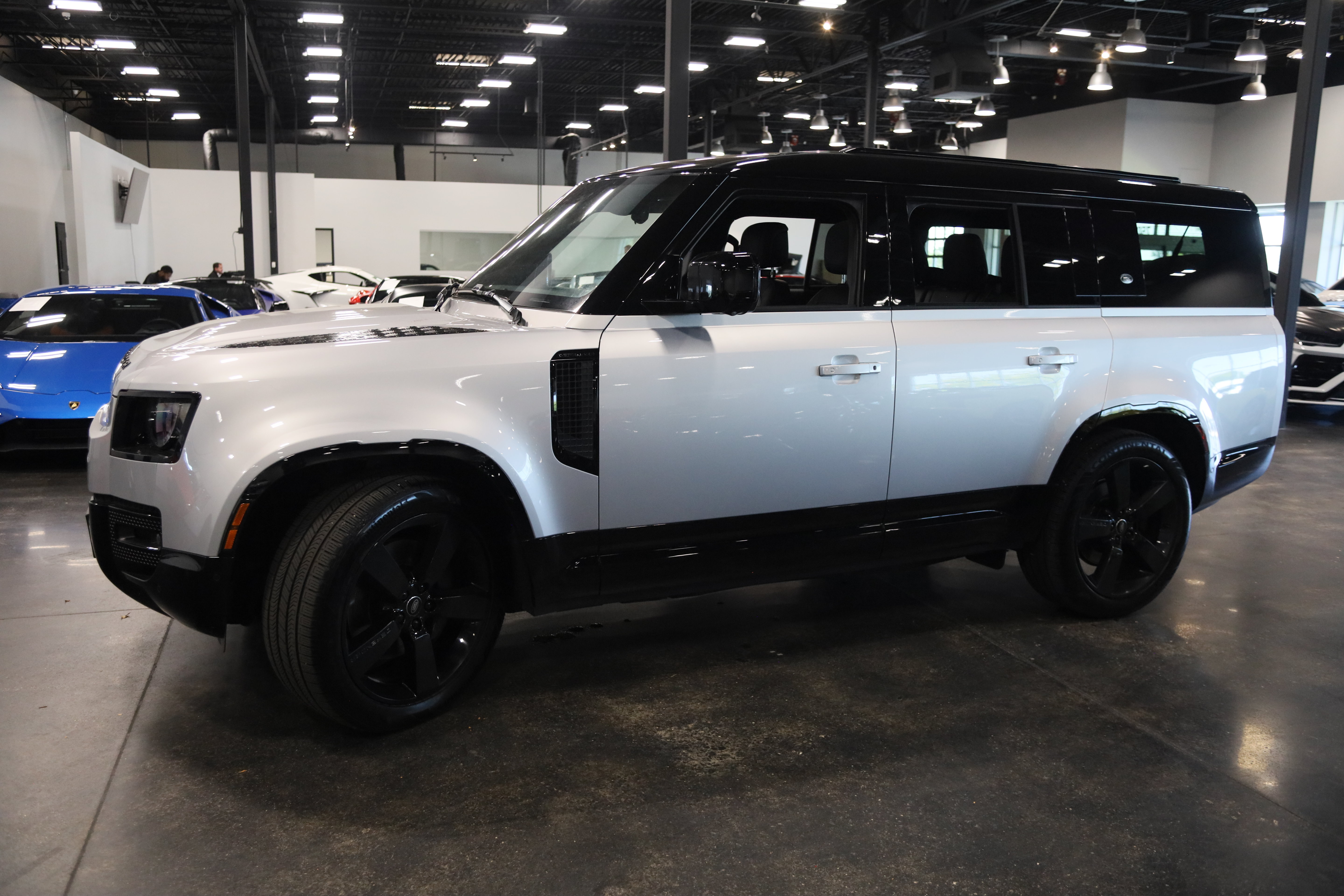 Used 2024 Land Rover Defender 130 X-Dynamic SE AWD/4WD image 9