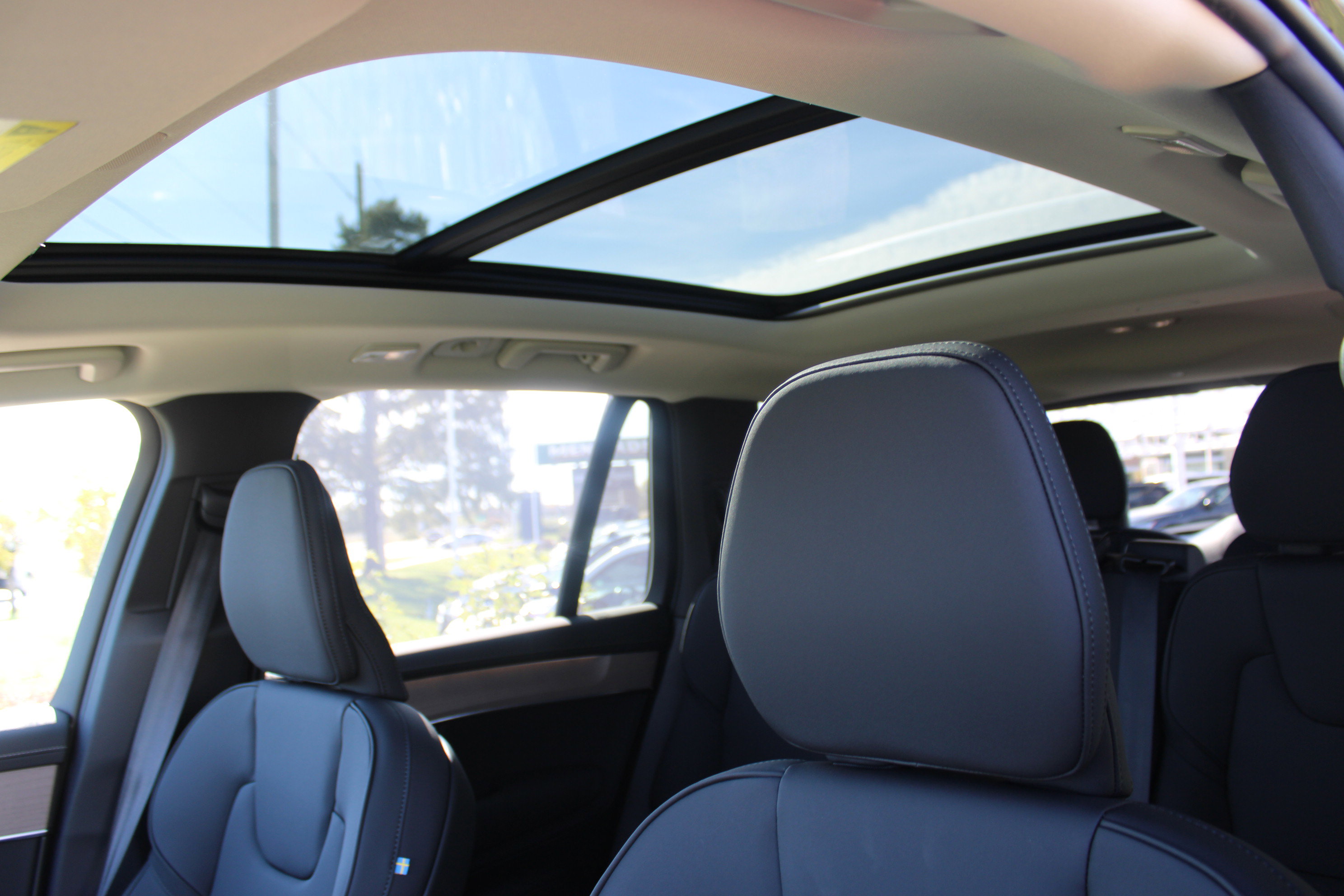 New 2026 Volvo XC90 B6 Plus w/ Protection Package Premier AWD/4WD image 28