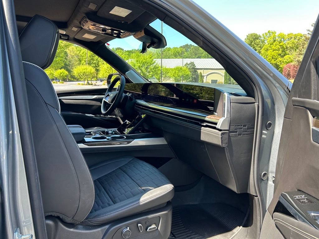 Used 2025 Cadillac Escalade Sport Platinum w/ LPO, Floor Liner Package AWD/4WD image 48