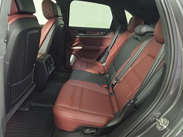 Certified 2025 Porsche Cayenne GTS image 15