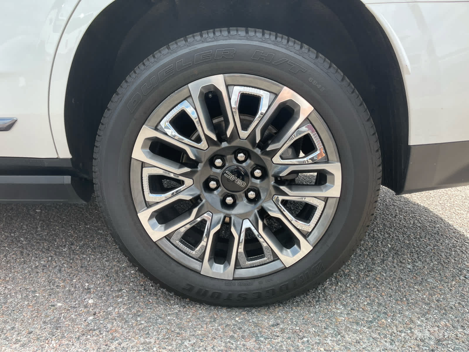 Used 2023 GMC Yukon Denali Ultimate AWD/4WD image 8