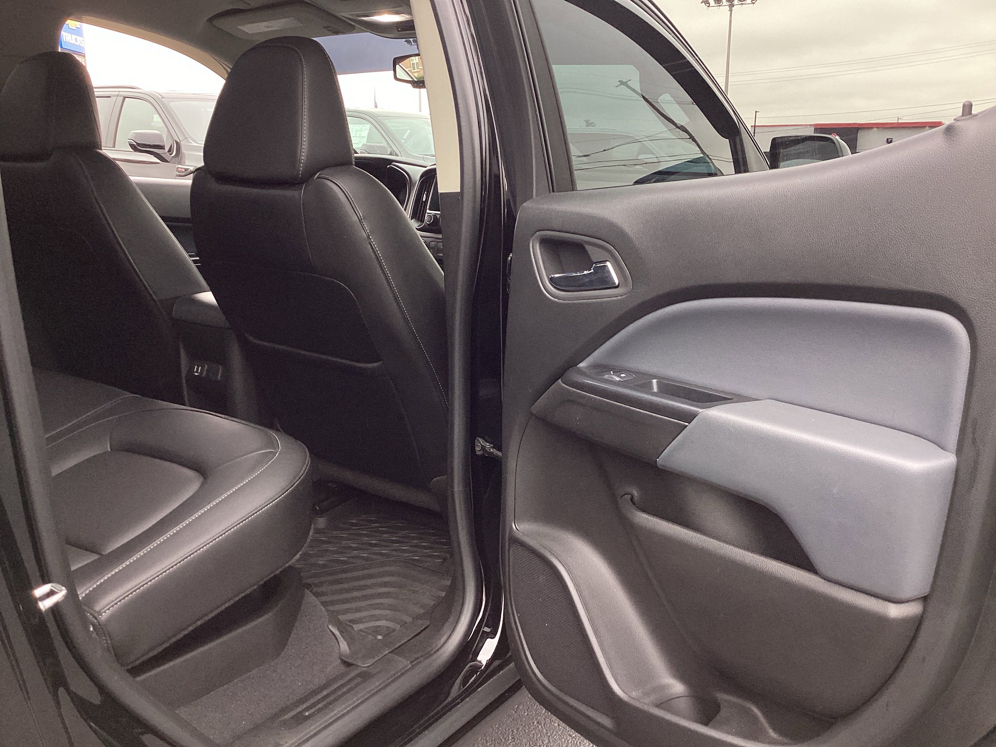 Used 2020 Chevrolet Colorado Z71 w/ Z71 Midnight Edition image 31