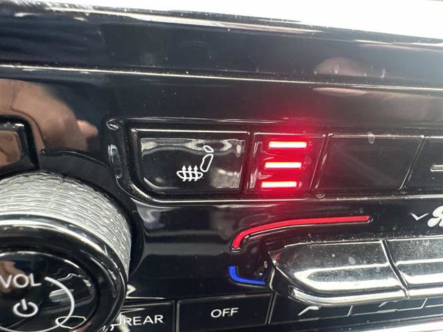 Used 2023 Jeep Grand Cherokee L Limited w/ Black Appearance Package image 16