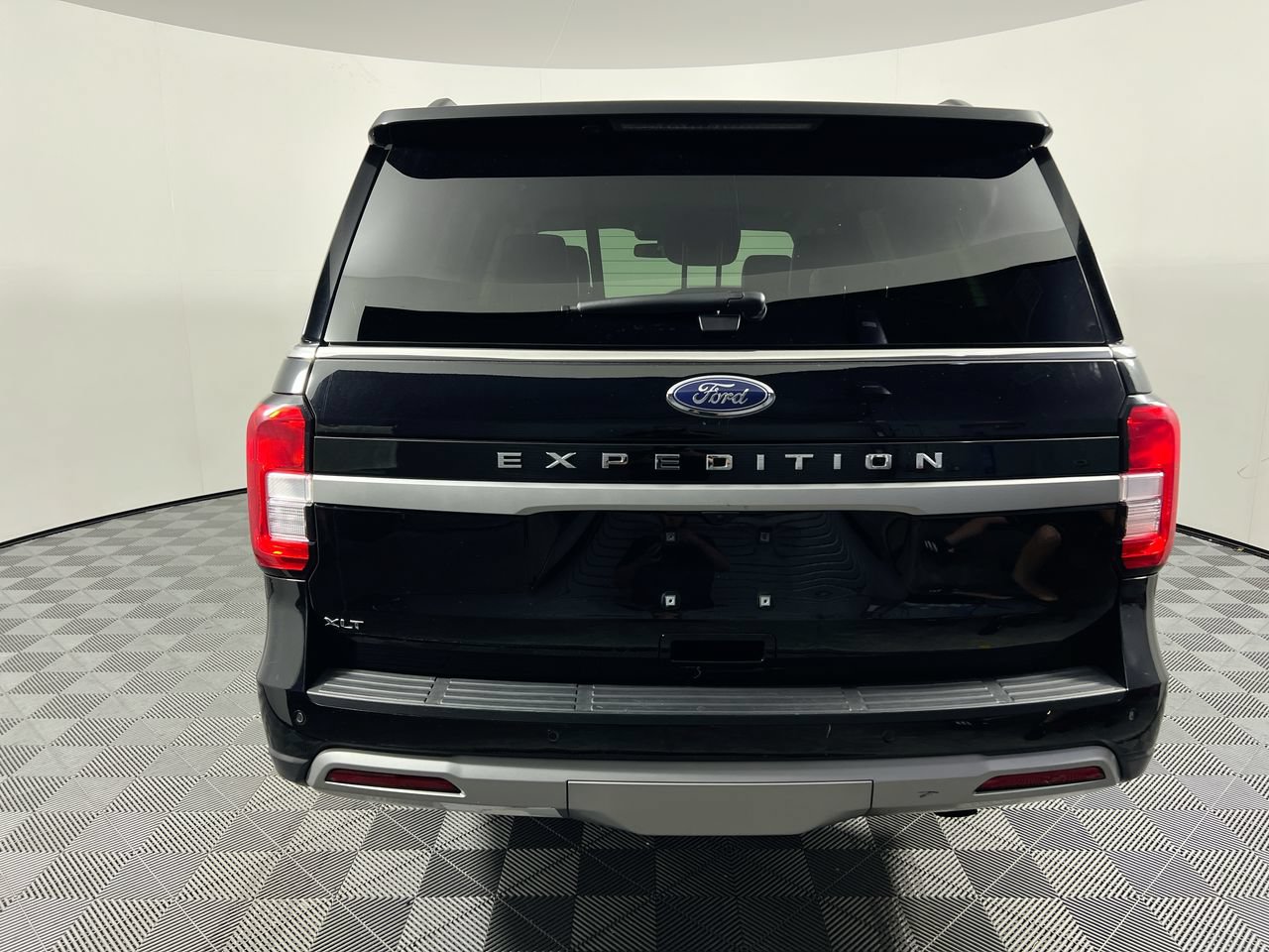 Used 2024 Ford Expedition XLT AWD/4WD image 4