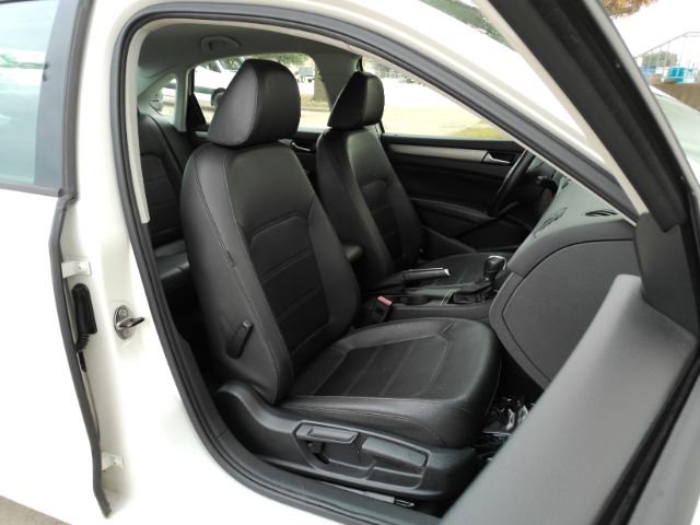 Used 2014 Volkswagen Passat 1.8T Wolfsburg Edition image 19