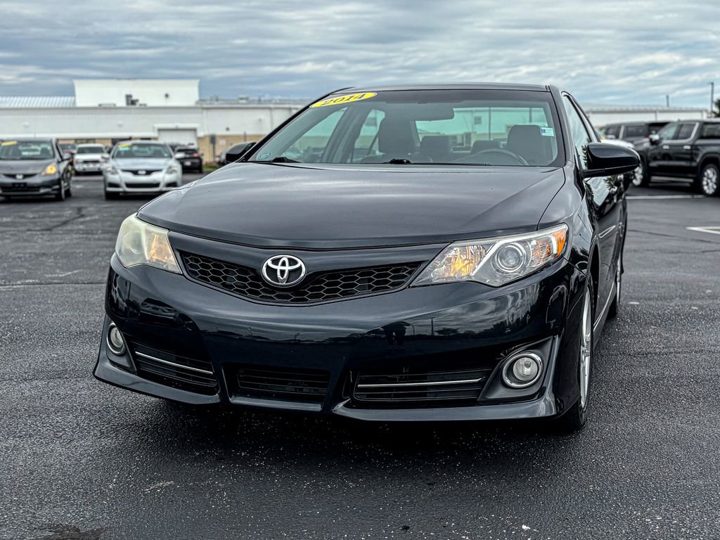 Used 2014 Toyota Camry SE w/ Protection Package FWD image 1