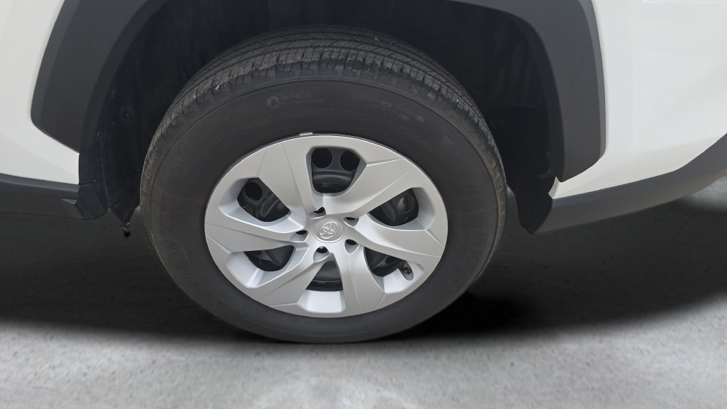 Used 2025 Toyota RAV4 LE AWD/4WD image 28