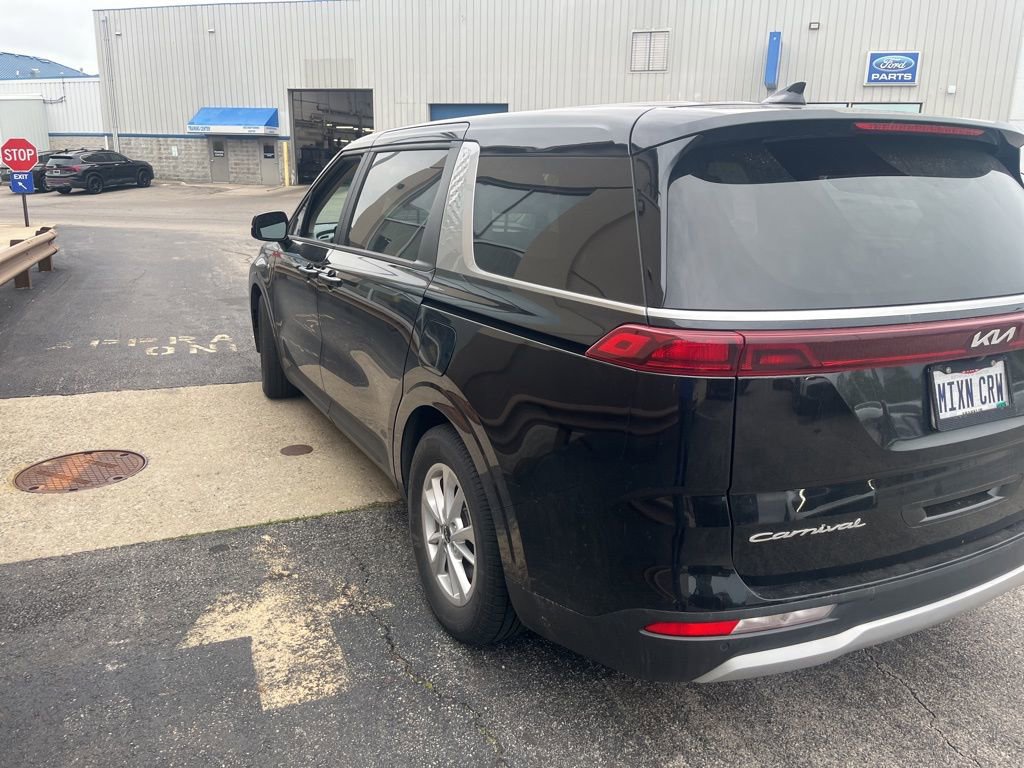 Used 2022 Kia Carnival LX FWD image 12
