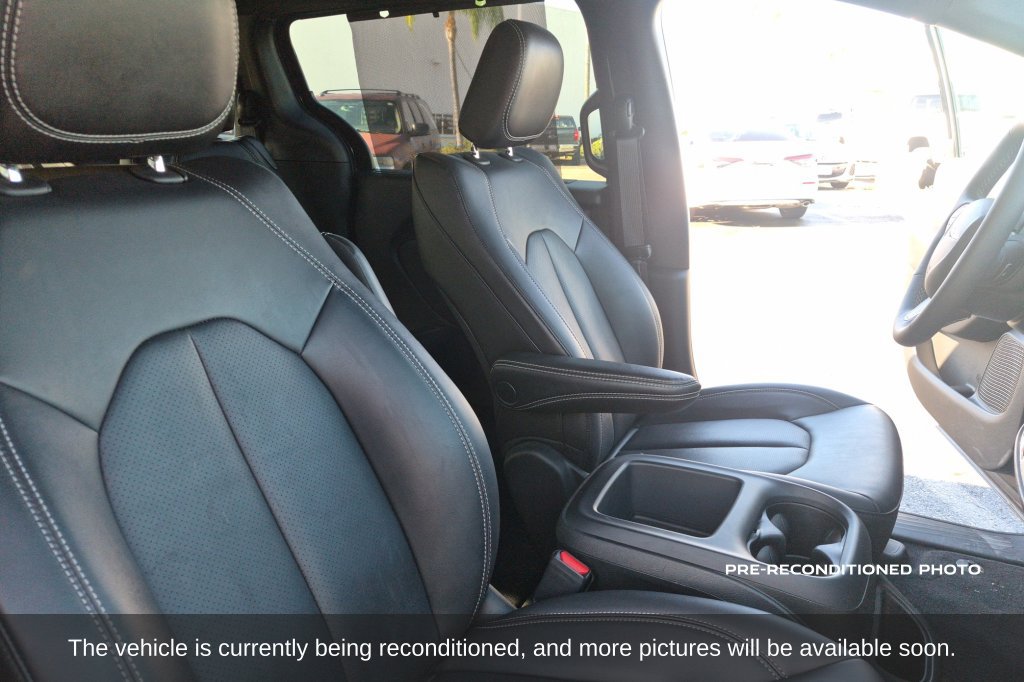 Used 2026 Chrysler Pacifica Select FWD image 15
