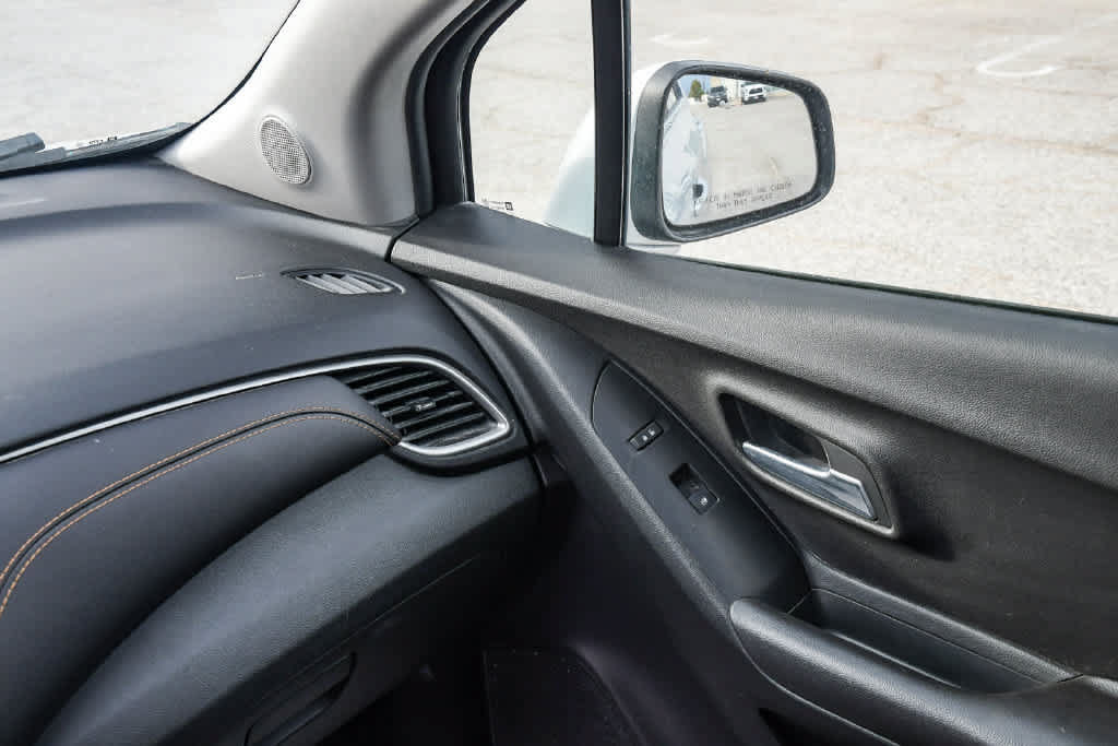 Used 2019 Chevrolet Trax LT w/ LT Convenience Package FWD image 22