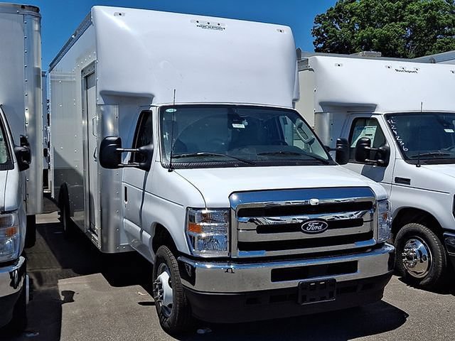 New 2027 Ford E-450 and Econoline 450 Super Duty w/ Power Equipment Group RWD image 3