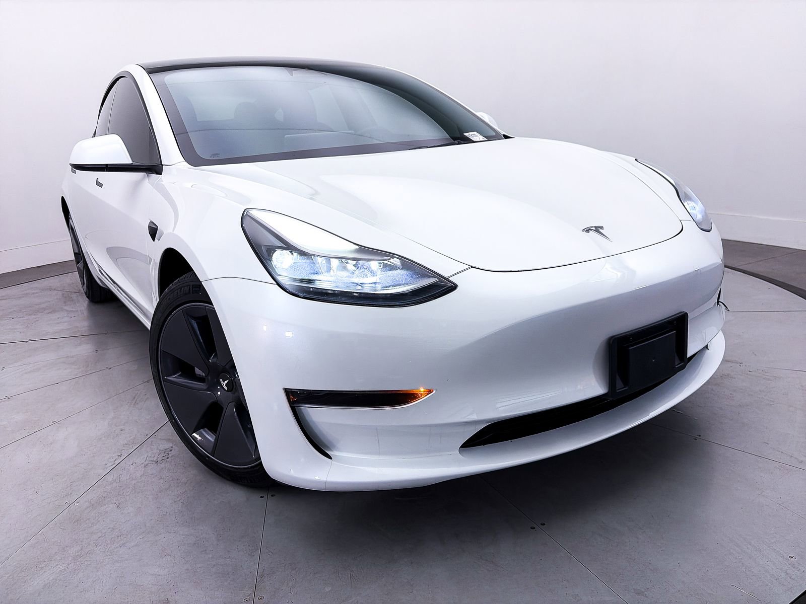Used 2023 Tesla Model 3 Standard Range RWD image 3