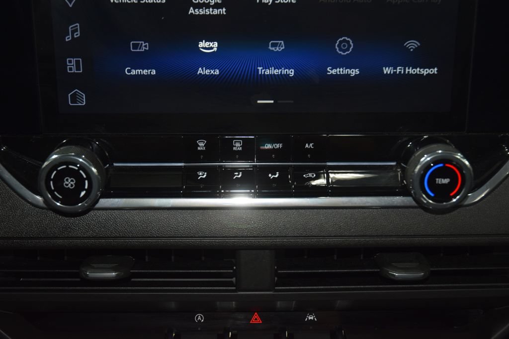 Used 2024 Chevrolet Colorado Trail Boss w/ Technology Package AWD/4WD image 32