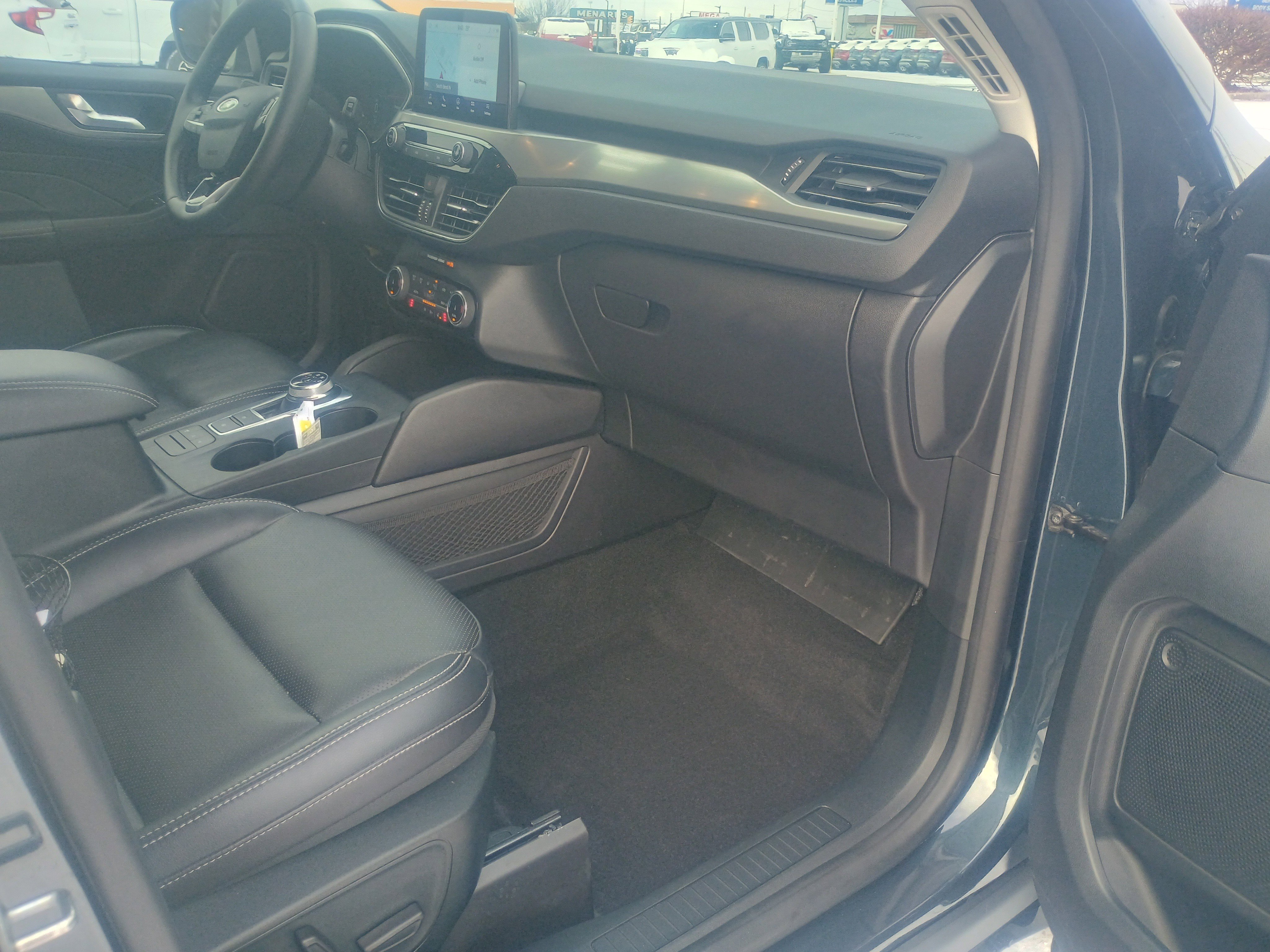 Certified 2022 Ford Escape Titanium w/ Class II Trailer Tow Package image 18