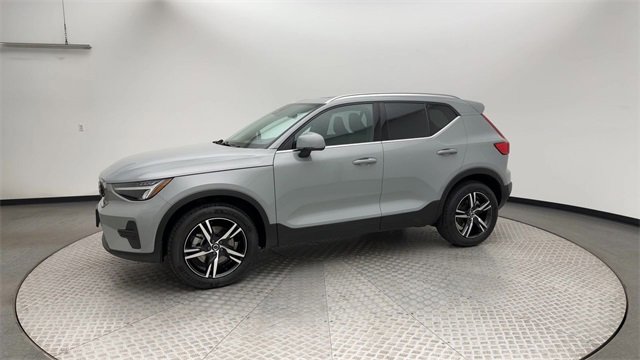 Certified 2025 Volvo XC40 B5 Core image 6