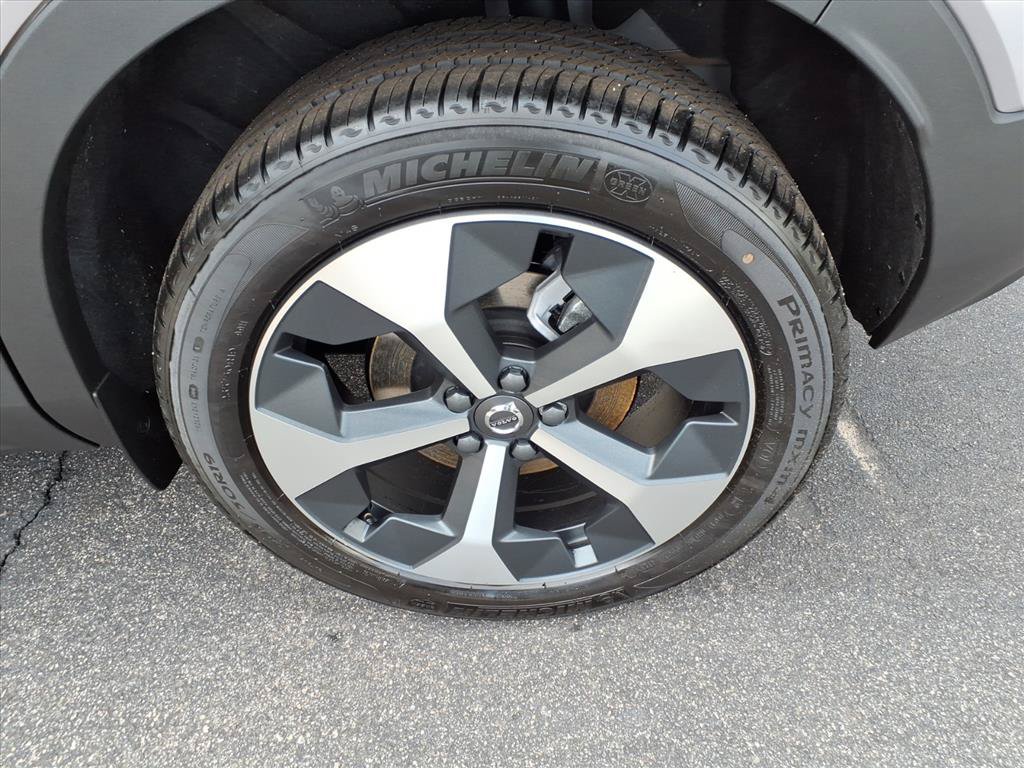 New 2026 Volvo XC40 B5 Plus w/ Protection Package Premier AWD/4WD image 11