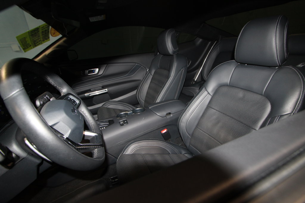 Used 2025 Ford Mustang GT Premium RWD image 4