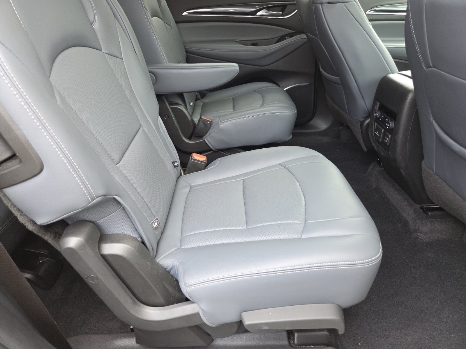 Used 2020 Buick Enclave Premium w/ Sun and Sites Package FWD image 25