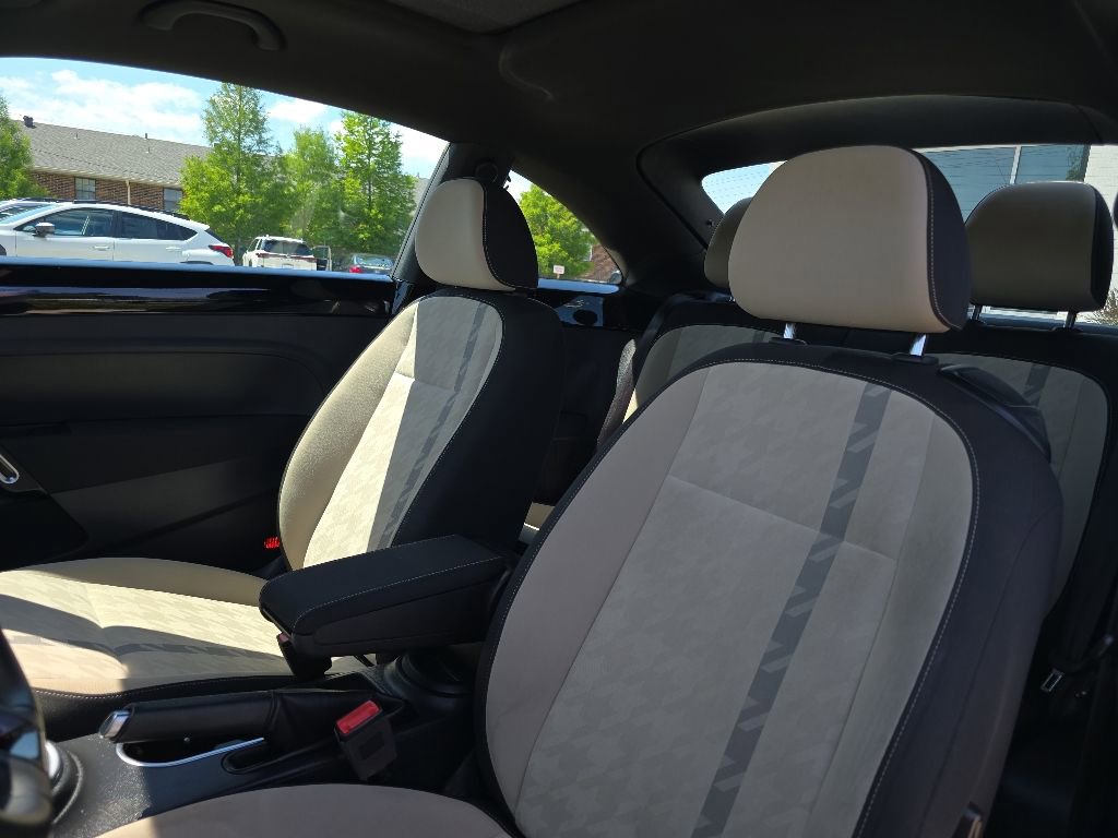 Used 2018 Volkswagen Beetle 2.0T FWD image 17