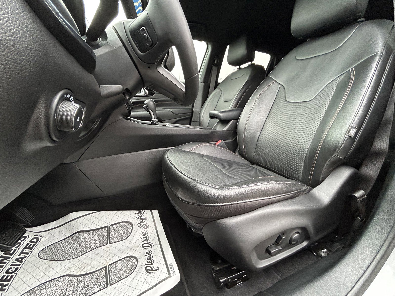 Used 2023 Jeep Compass Limited image 11