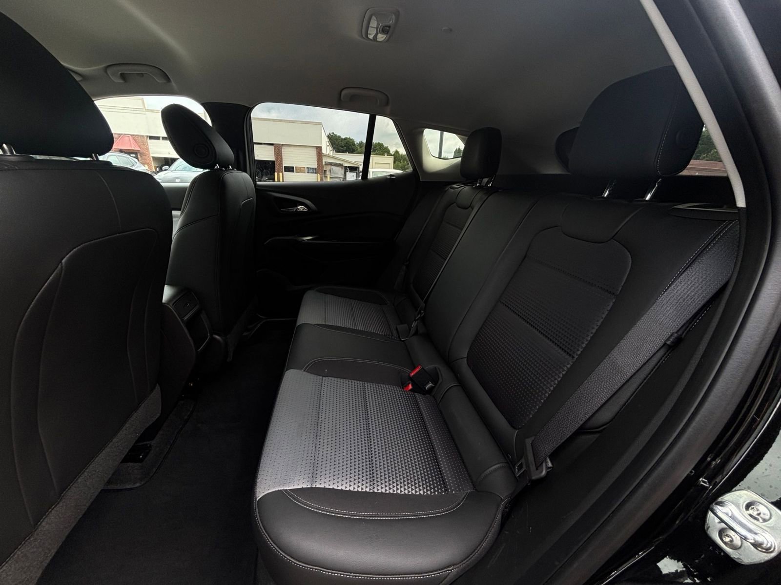 Used 2025 Chevrolet Trax LT w/ LT Convenience Package FWD image 26