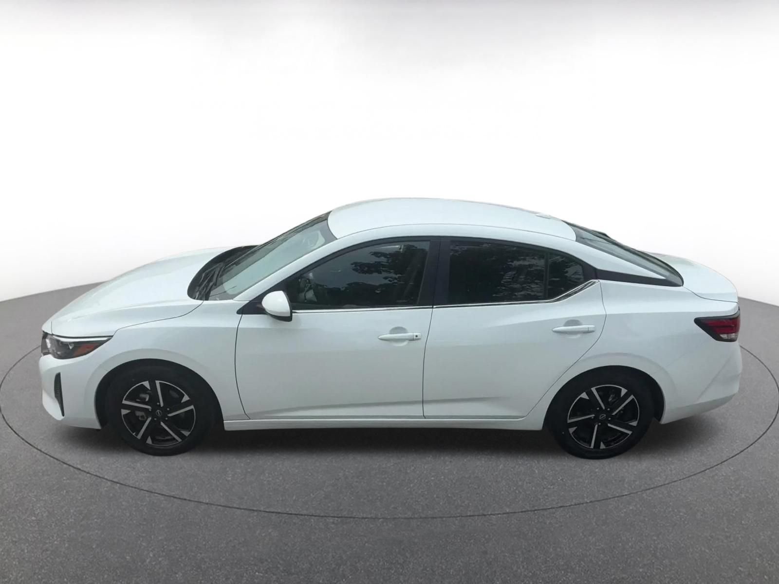 Used 2025 Nissan Sentra SV FWD image 9