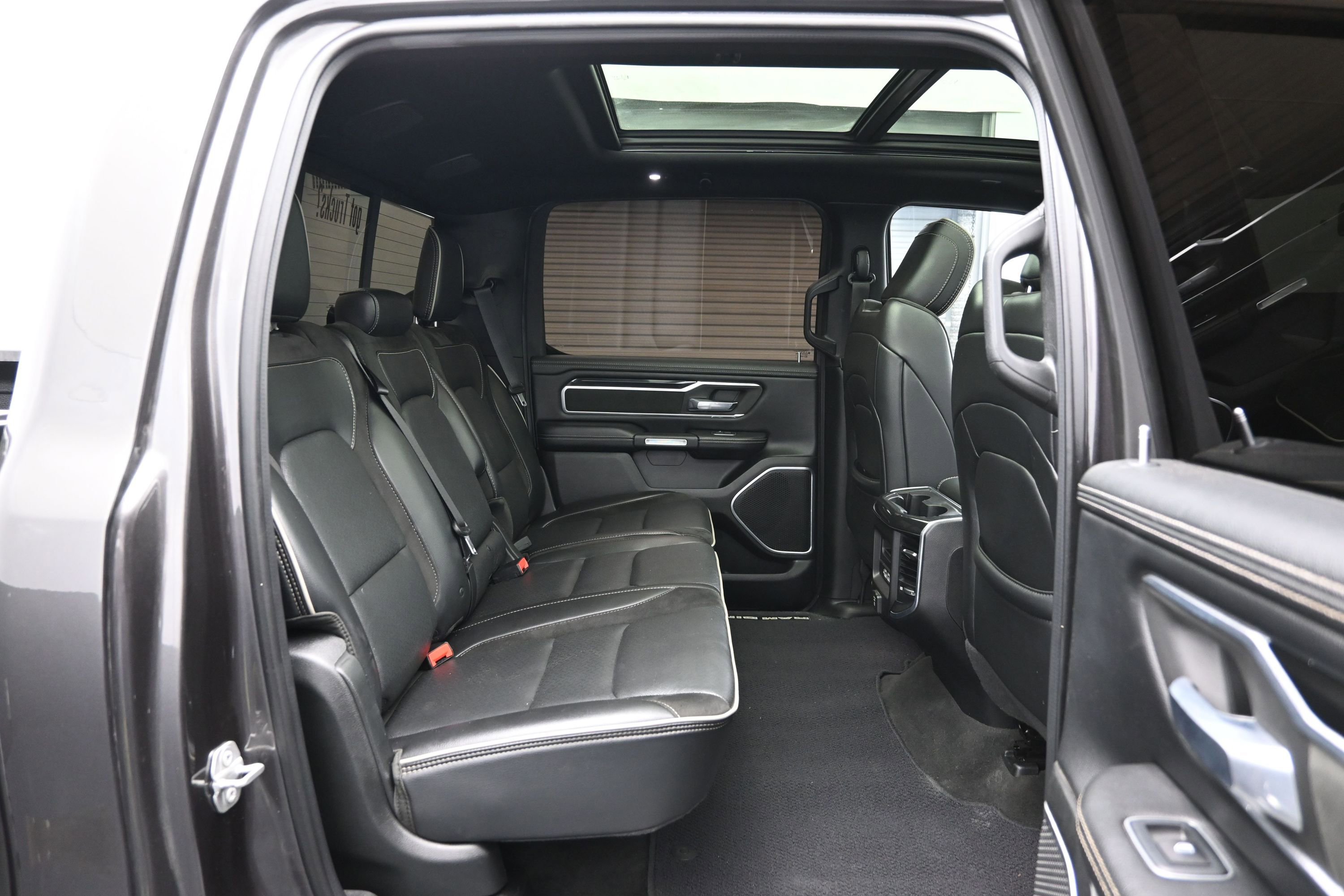 Used 2020 RAM 1500 Laramie w/ Sport Appearance Package AWD/4WD image 12