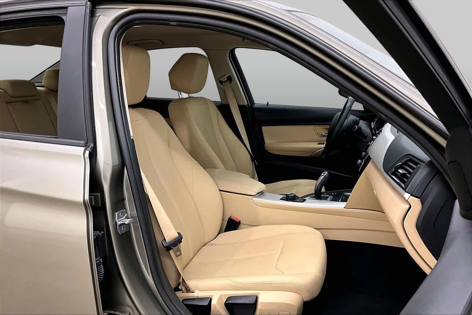 Used 2018 BMW 320i Sedan RWD image 9