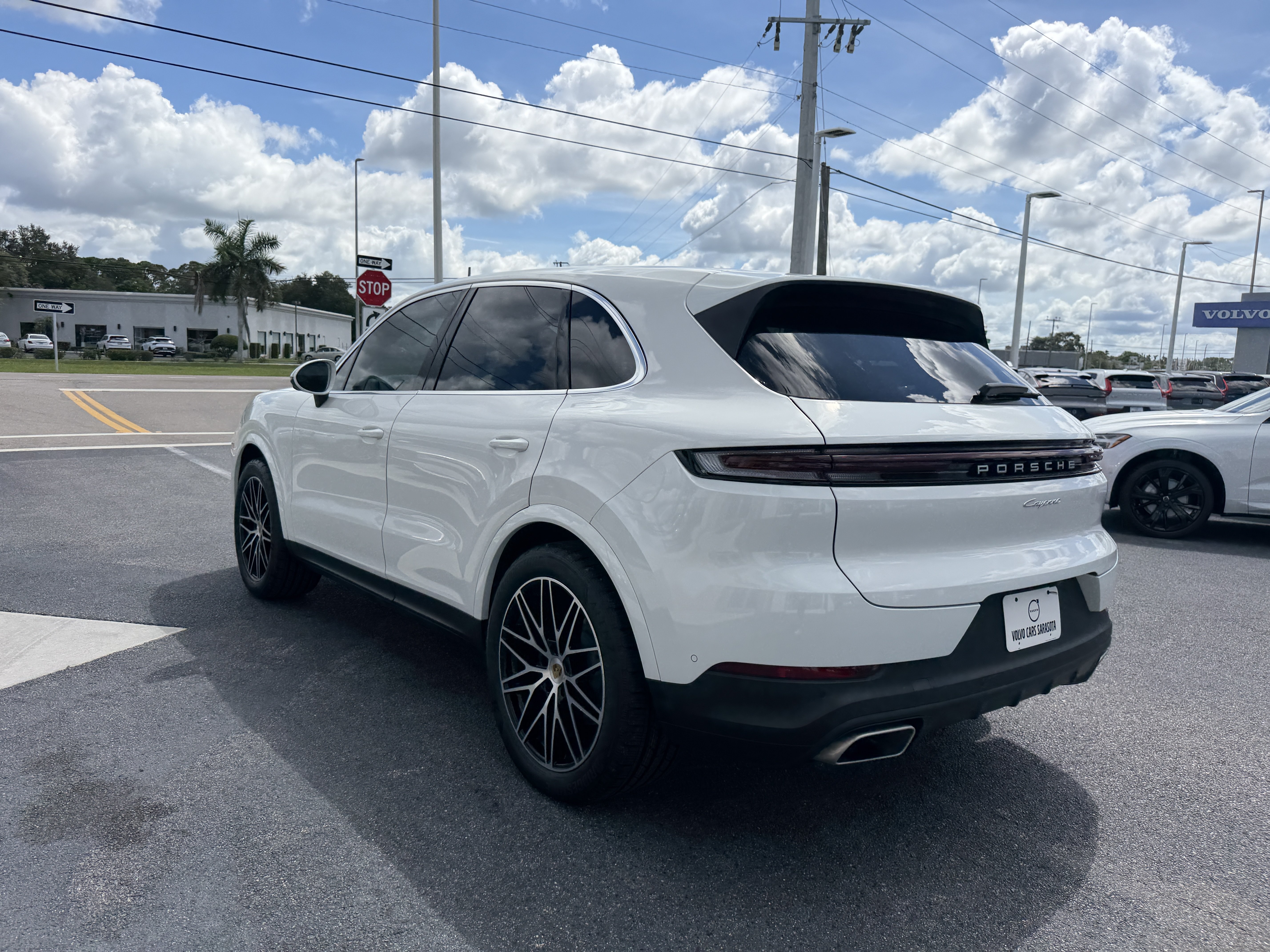 Used 2024 Porsche Cayenne AWD/4WD image 5