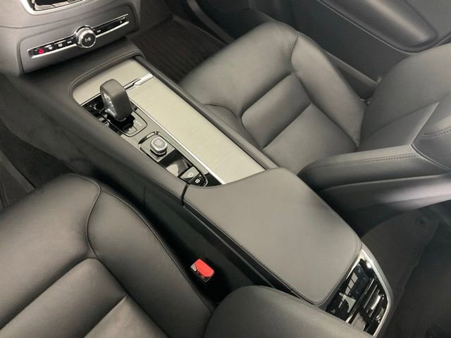 Certified 2024 Volvo XC90 B5 Core w/ Protection Package Premier image 22