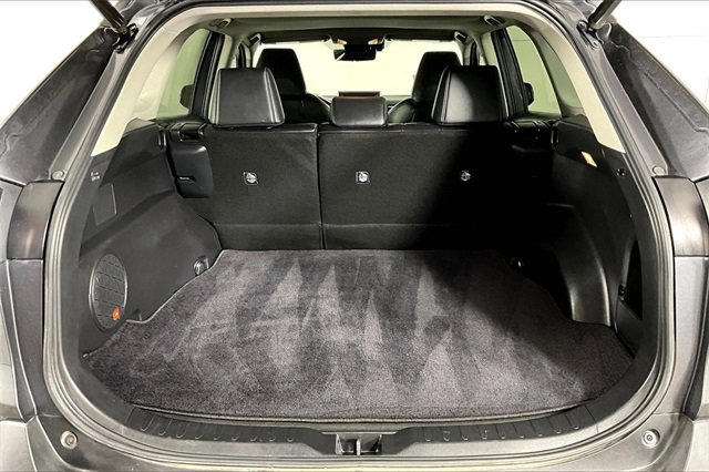 Used 2021 Toyota RAV4 XLE Premium image 30