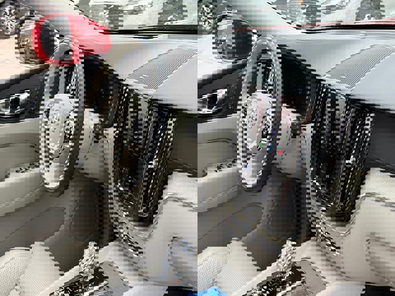 Certified 2023 Volvo XC60 B5 Ultimate w/ Climate Package image 37