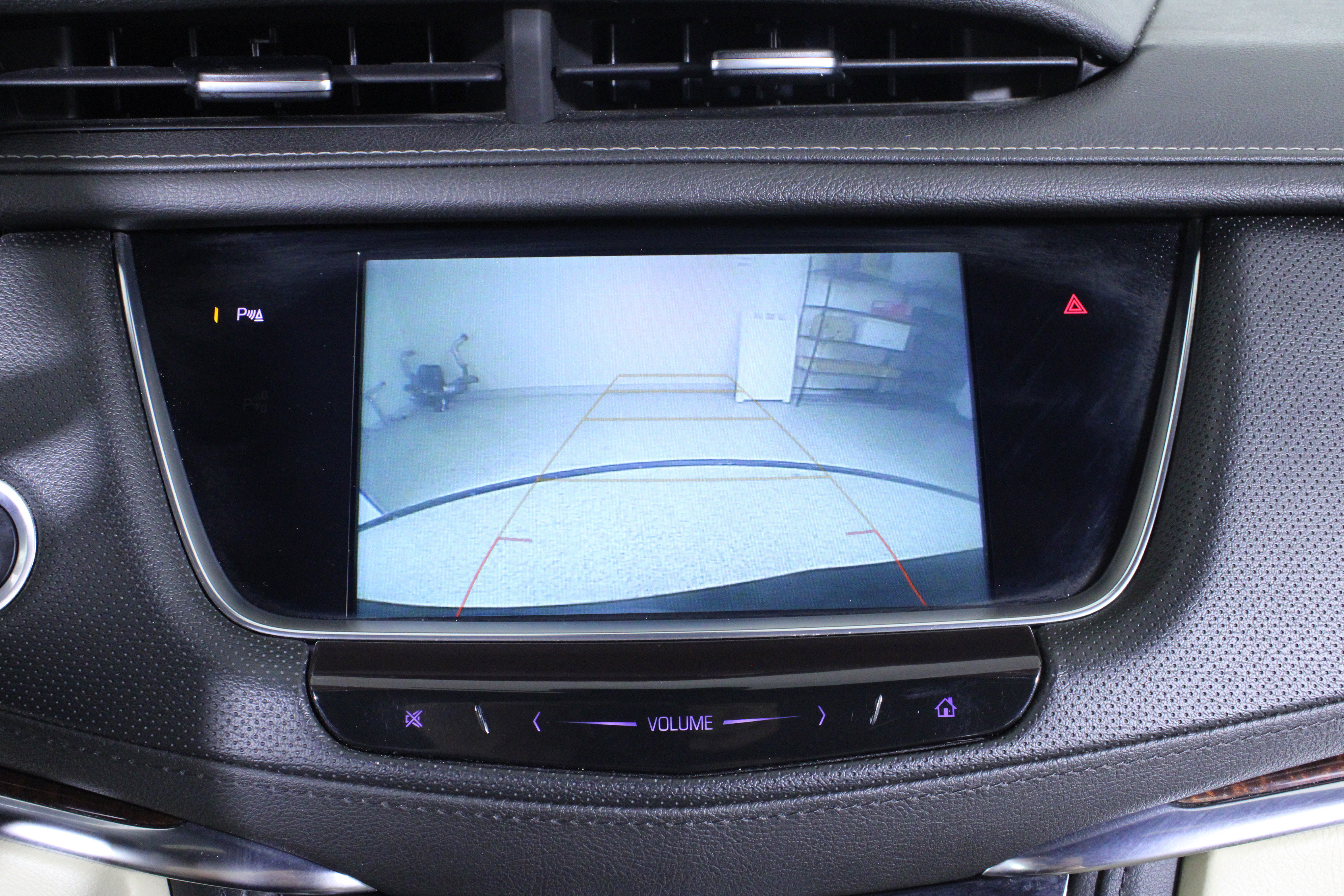 Used 2018 Cadillac XT5 Luxury w/ Driver Awareness Package image 29