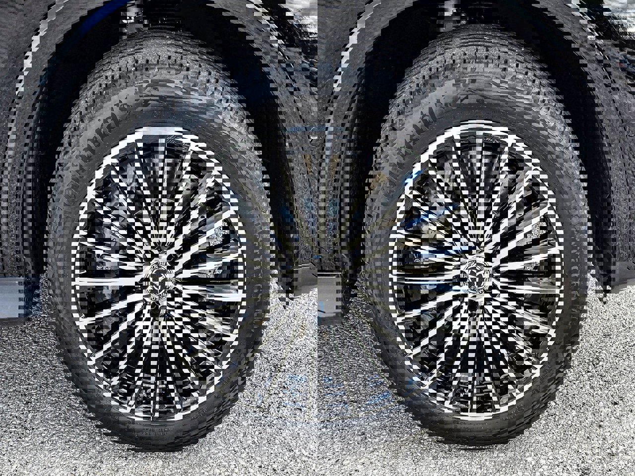 Used 2025 Mercedes-Benz GLC 300 4MATIC image 8