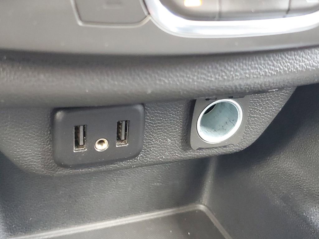 Used 2021 Chevrolet Traverse LS image 23