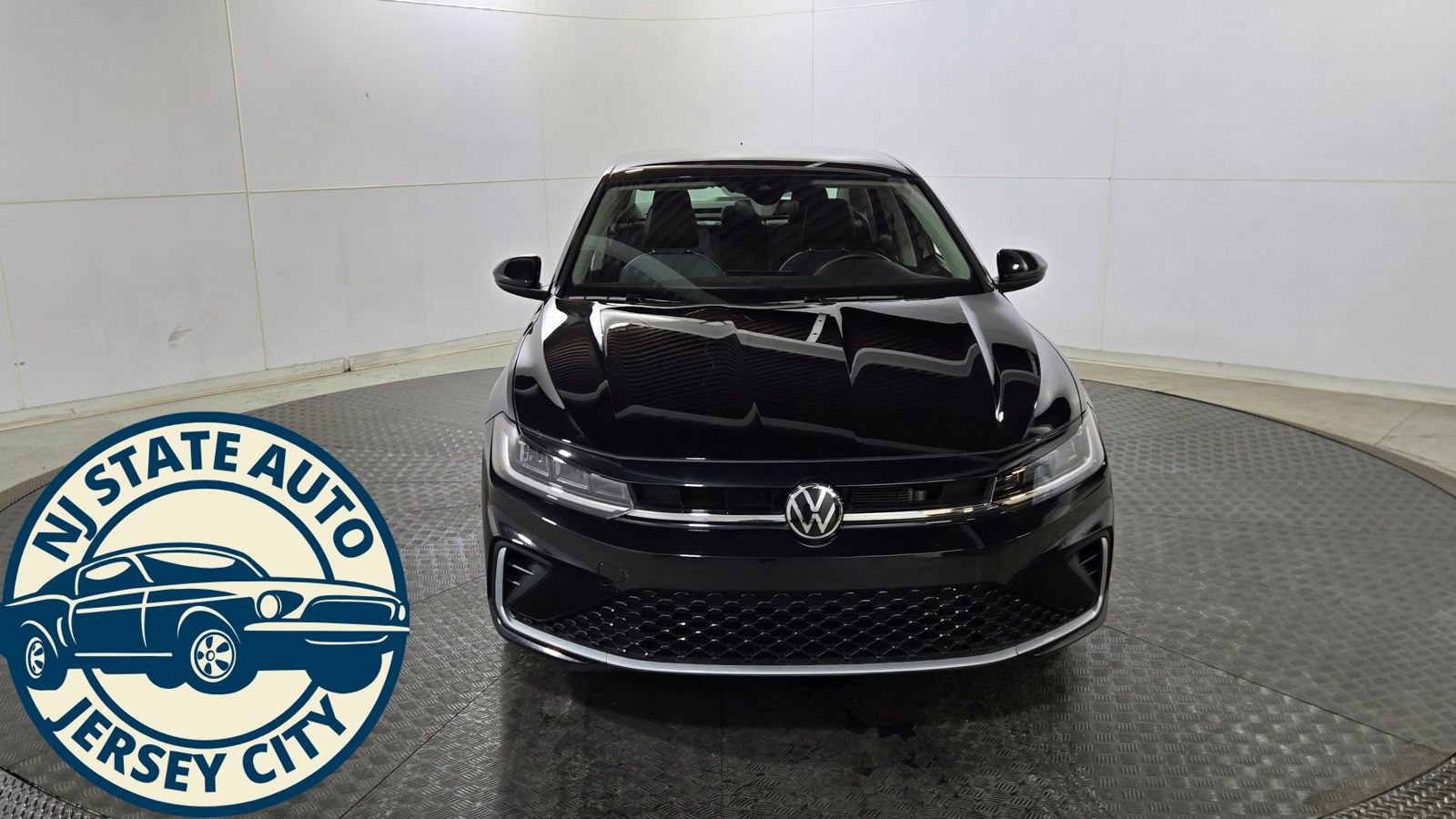 Used 2025 Volkswagen Jetta SE image 2
