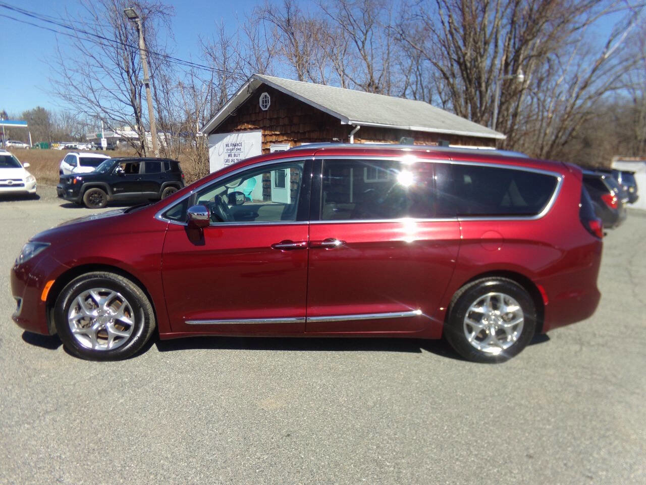 Used 2017 Chrysler Pacifica Limited image 9