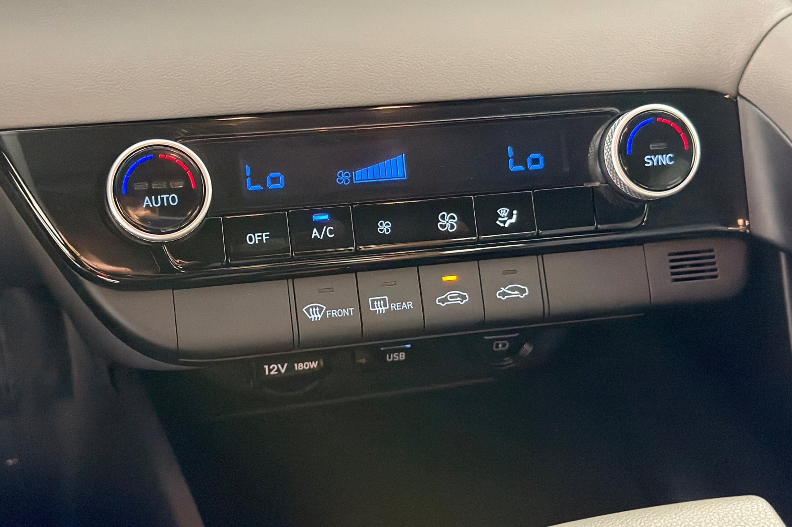 Used 2023 Hyundai Elantra SEL FWD image 18