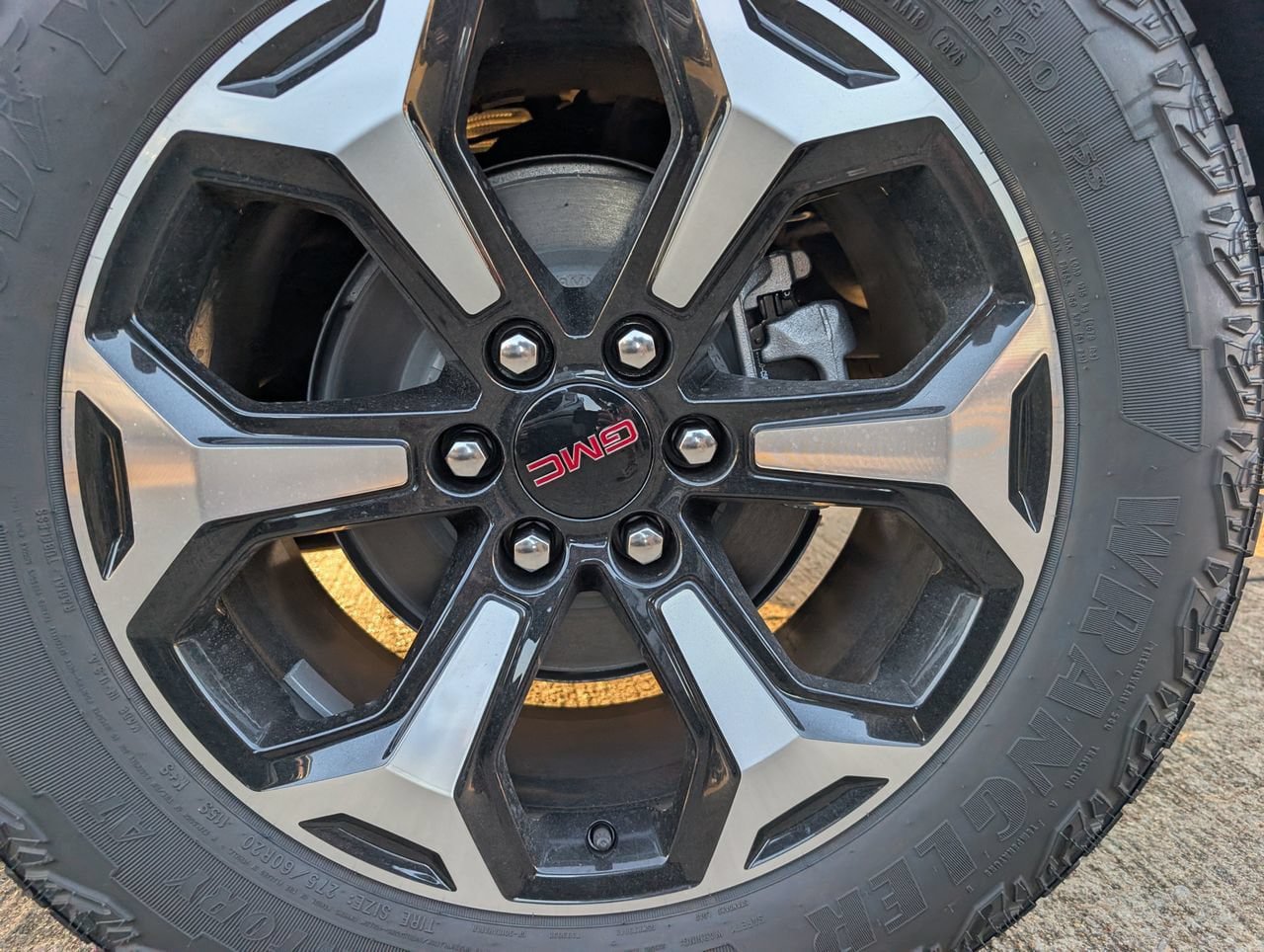 New 2026 GMC Yukon AT4 w/ AT4 Premium Package AWD/4WD image 7