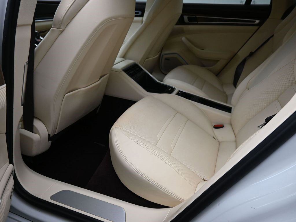 Used 2018 Porsche Panamera 4S image 21
