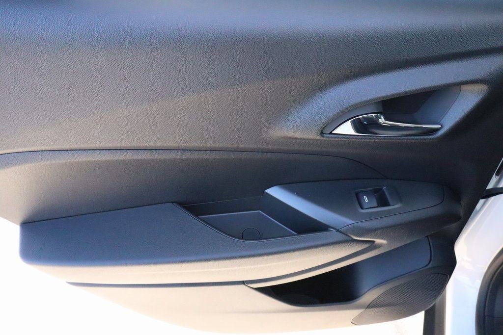 New 2026 Chevrolet Trax LT w/ Sunroof Package image 23