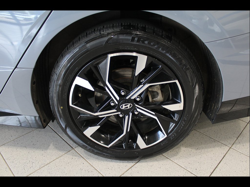 Used 2025 Hyundai Sonata SEL FWD image 12