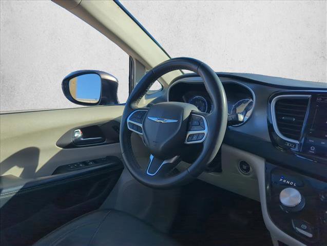 Used 2022 Chrysler Pacifica Touring-L image 24