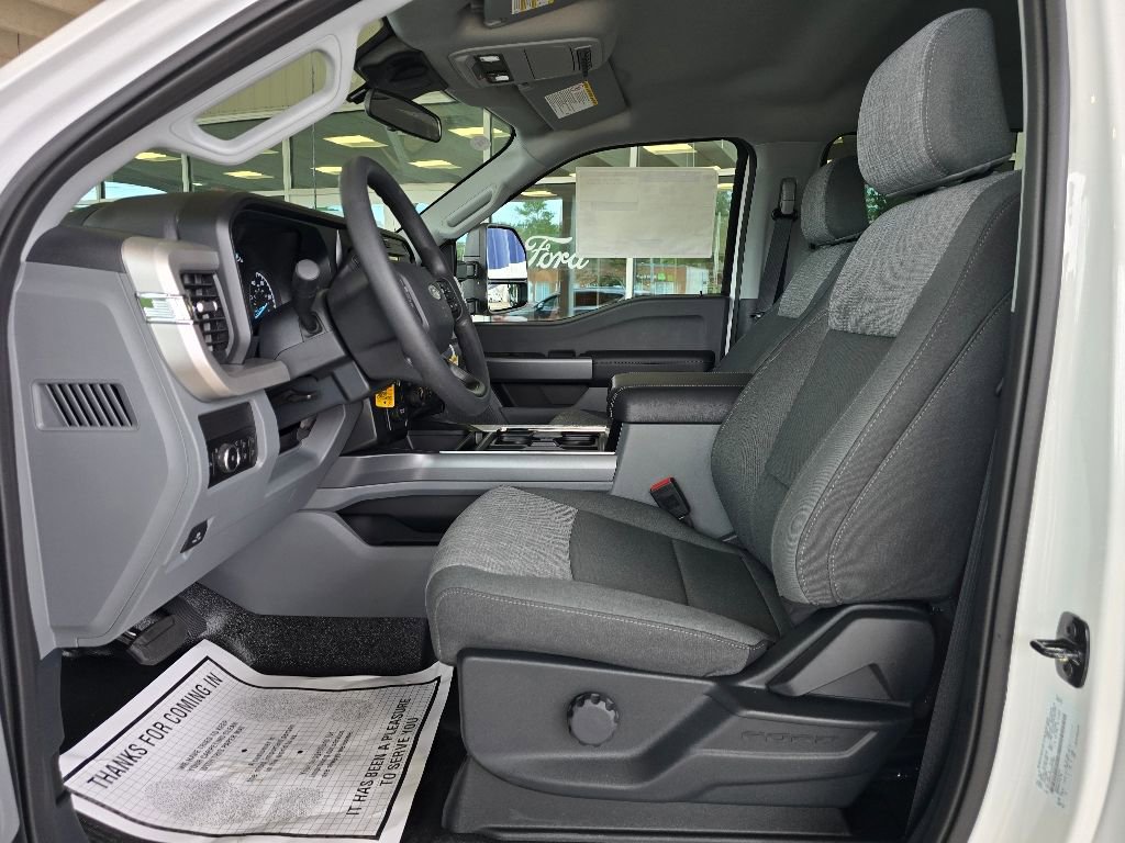 New 2025 Ford F450 XLT RWD image 7