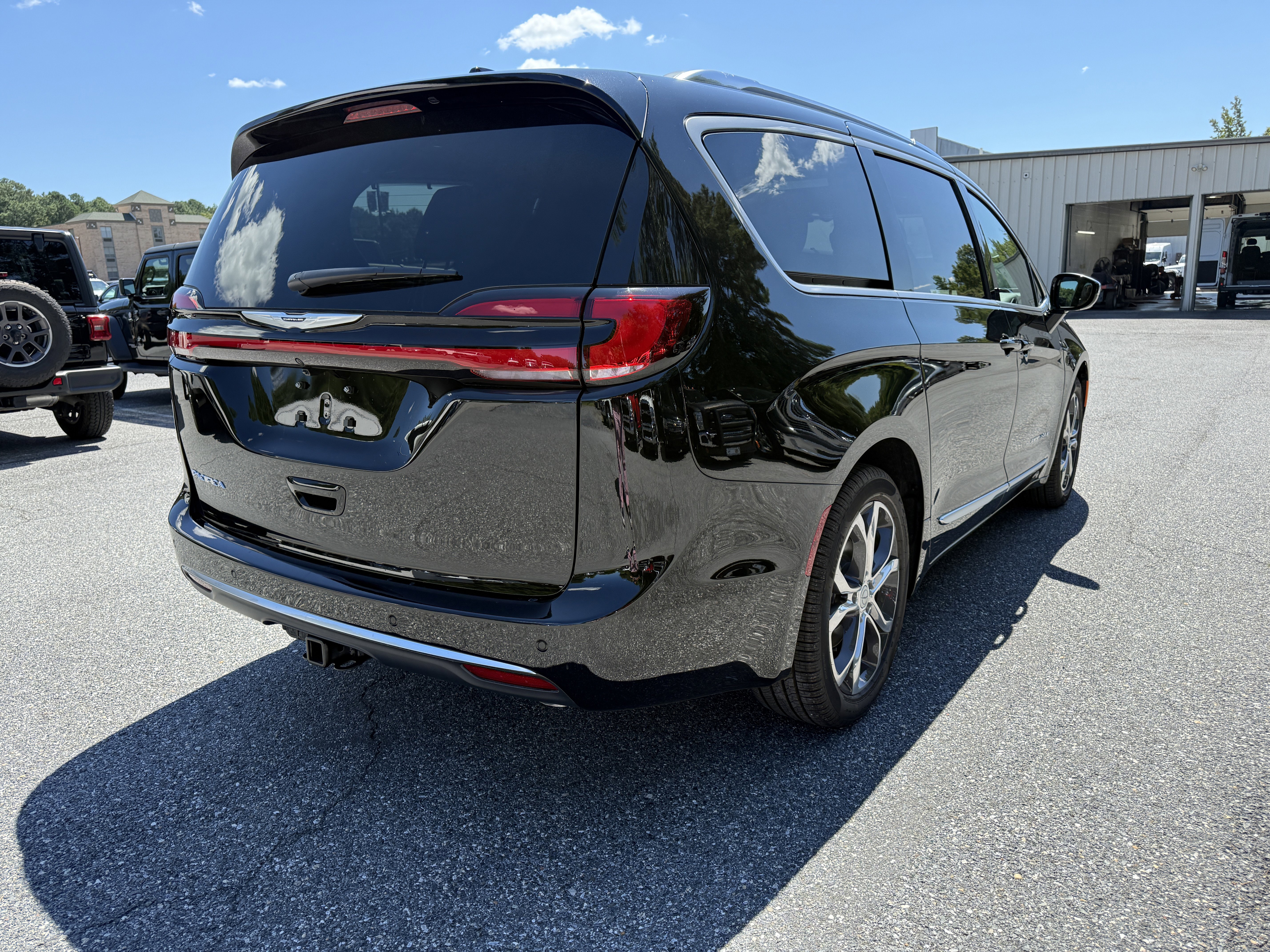 New 2026 Chrysler Pacifica Pinnacle image 8