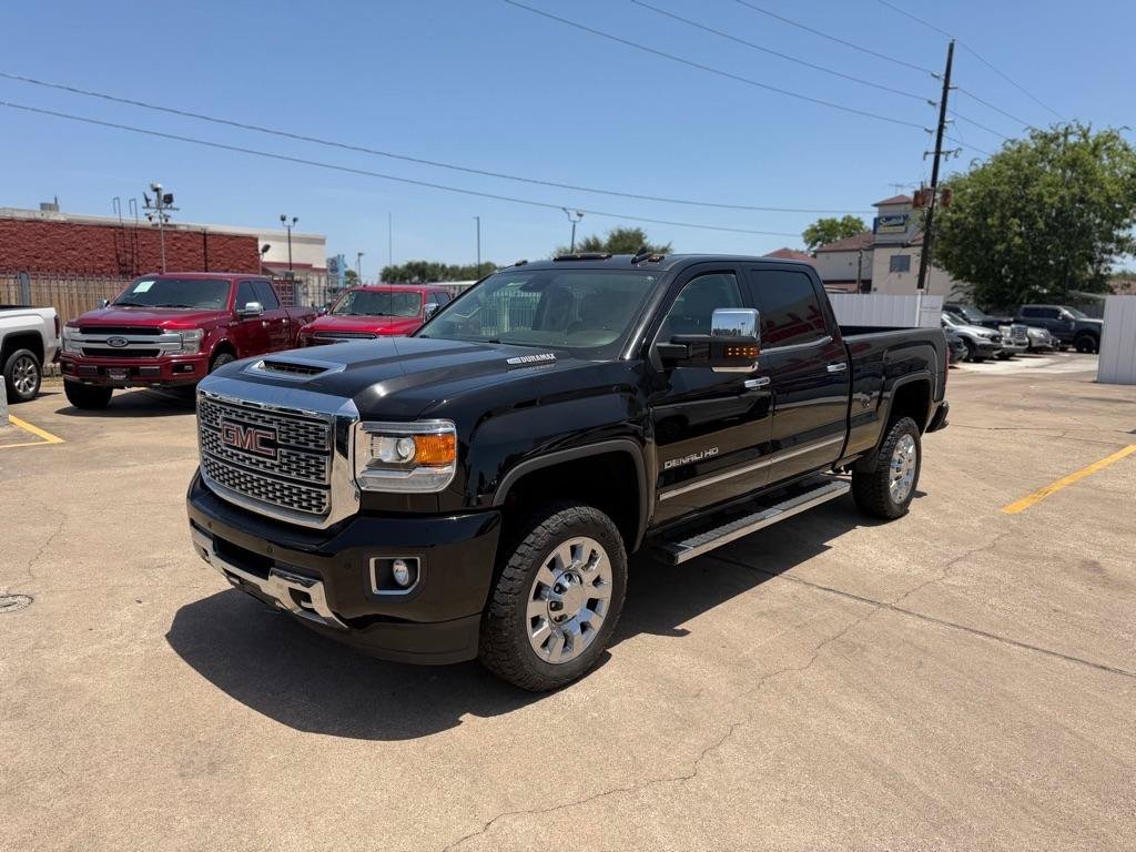Used 2019 GMC Sierra 2500 Denali w/ Duramax Plus Package AWD/4WD image 3