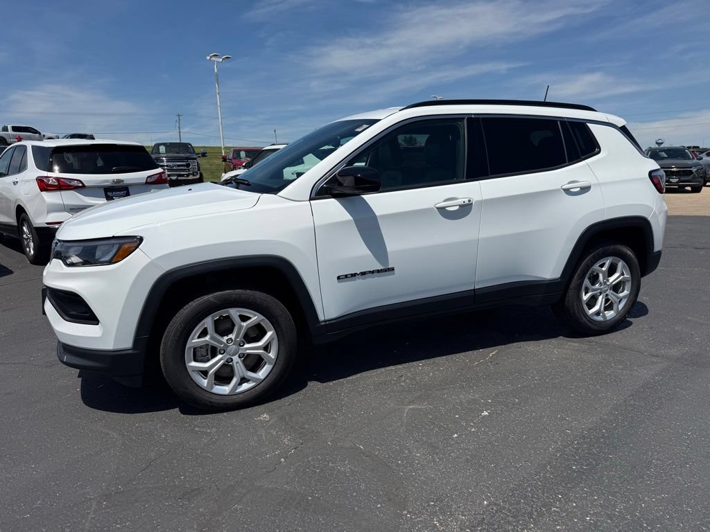 Used 2024 Jeep Compass Latitude AWD/4WD image 5